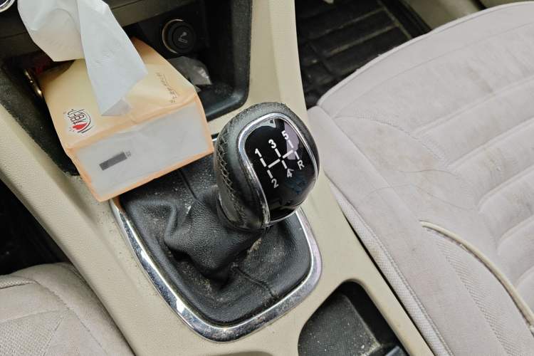 Used Chery Arrizo 7 2015 1.6L Manual ZhiShang Edition Gear Lever