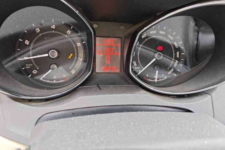 Used Chery Arrizo 7 2015 1.6L Manual ZhiShang Edition Odometer Close Up