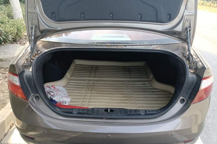 Used Chery Arrizo 7 2015 1.6L Manual ZhiXiang Edition Trunk