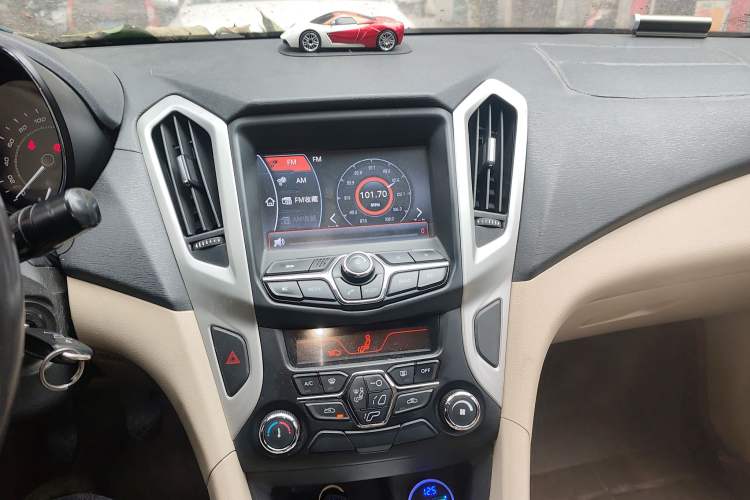 Used Chery Arrizo 7 2015 1.6L Manual ZhiShang Edition Audio And AC Panel