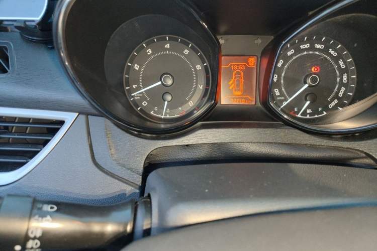 Used Chery Arrizo 7 2015 1.5T Manual ZhiXiang Edition Odometer Close Up