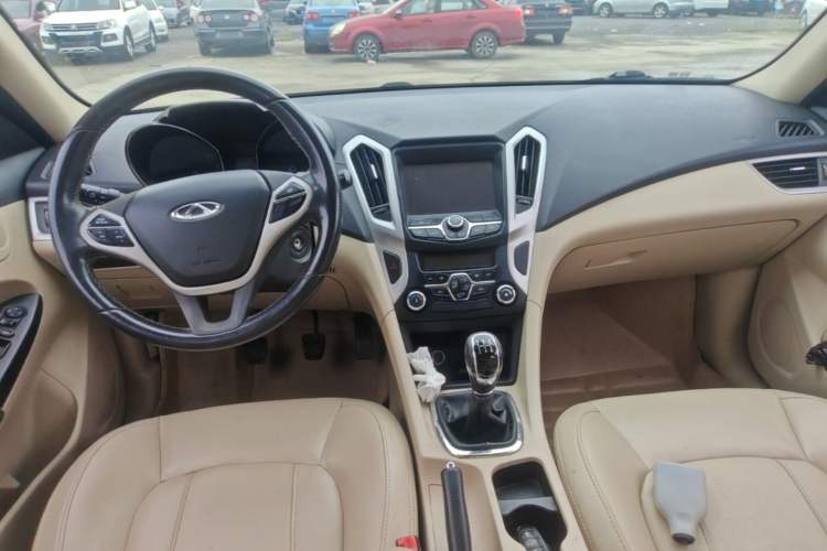 Used Chery Arrizo 7 2015 1.6L Manual ZhiShang Edition Center Console