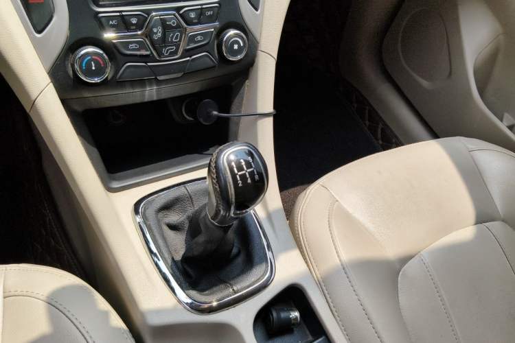 Used Chery Arrizo 7 2015 1.6L Manual ZhiShang Edition Gear Lever