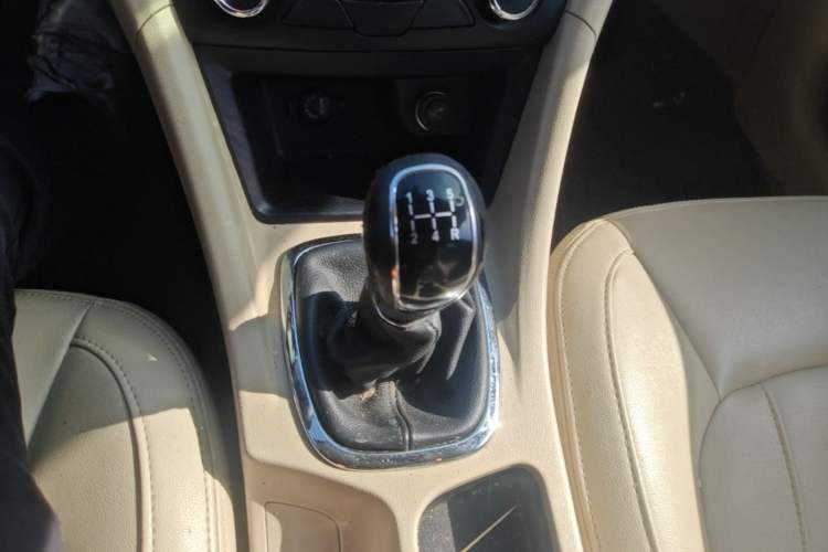 Used Chery Arrizo 7 2015 1.6L Manual ZhiShang Edition Gear Lever