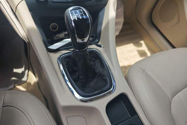 Used Chery Arrizo 7 2015 1.6L Manual ZhiShang Edition Gear Lever