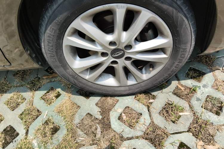 Used Chery Arrizo 7 2015 1.6L Manual ZhiShang Edition Right Front Wheel Hub