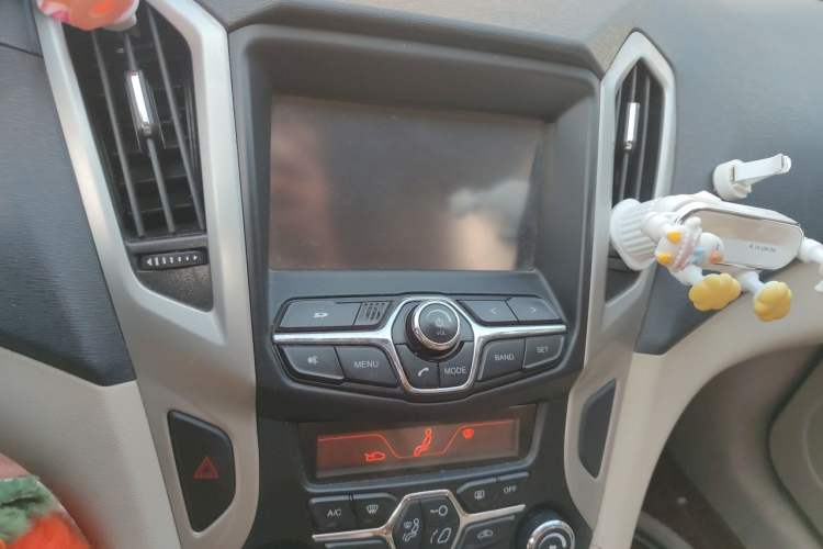 Used Chery Arrizo 7 2015 1.6L CVT ZhiShang Edition Audio And AC Panel