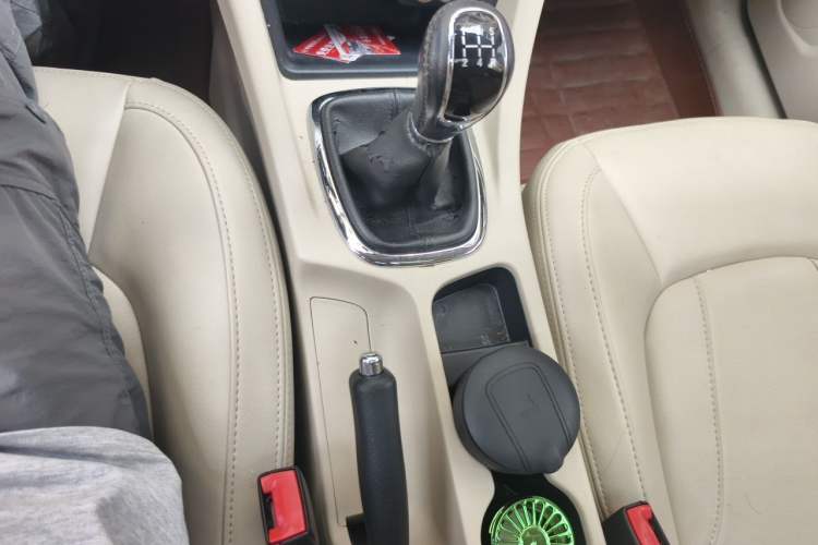Used Chery Arrizo 7 2015 1.5T Manual ZhiShang Edition Gear Lever