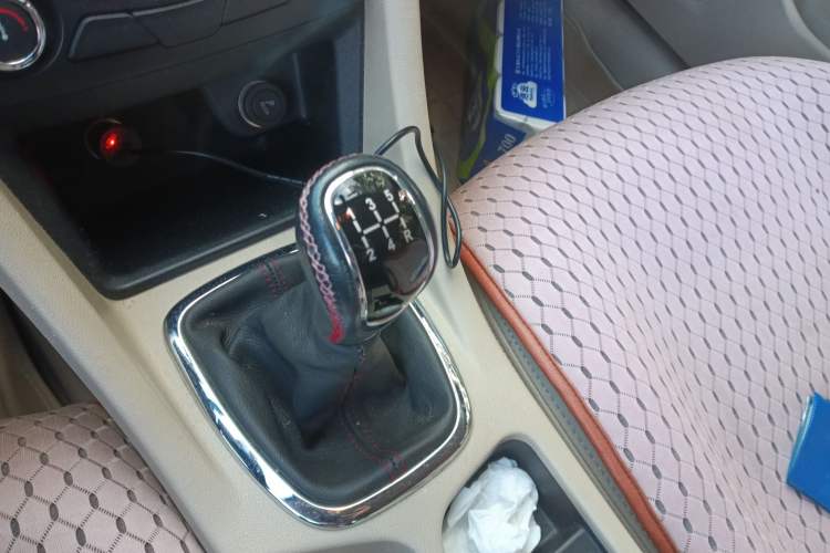 Used Chery Arrizo 7 2015 1.6L Manual ZhiShang Edition Gear Lever