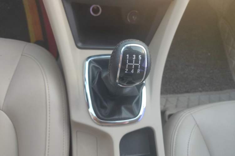 Used Chery Arrizo 7 2015 1.6L Manual ZhiShang Edition Gear Lever