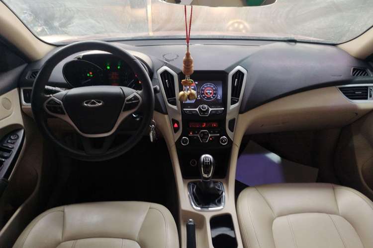 Used Chery Arrizo 7 2015 1.6L Manual ZhiShang Edition Interior 2