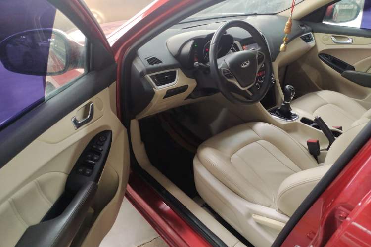 Used Chery Arrizo 7 2015 1.6L Manual ZhiShang Edition Interior 3
