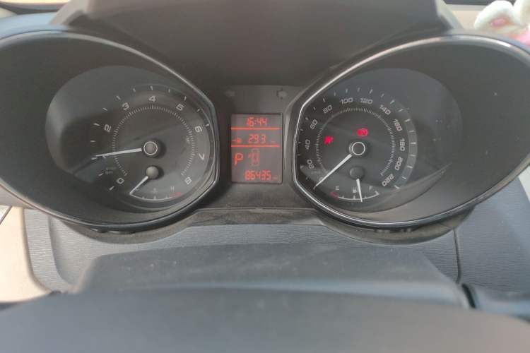 Used Chery Arrizo 7 2015 1.6L CVT ZhiShang Edition Odometer Close Up