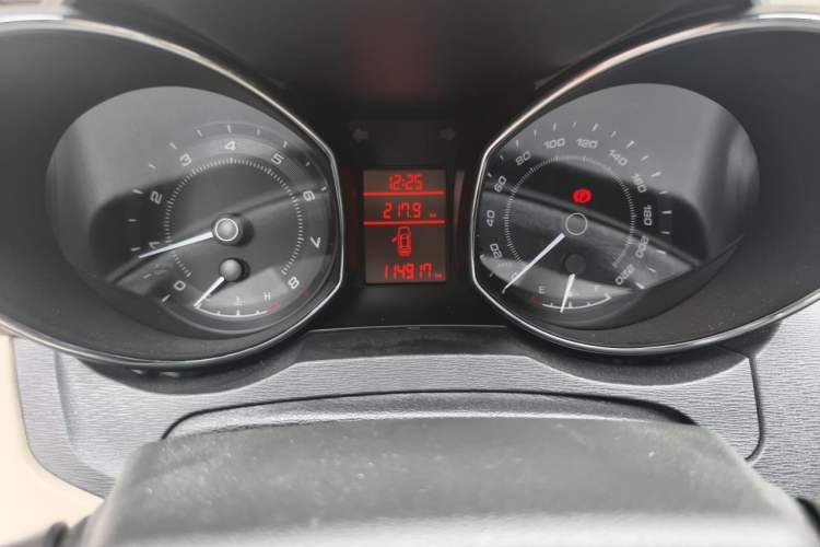 Used Chery Arrizo 7 2015 1.5T Manual ZhiShang Edition Odometer Close Up