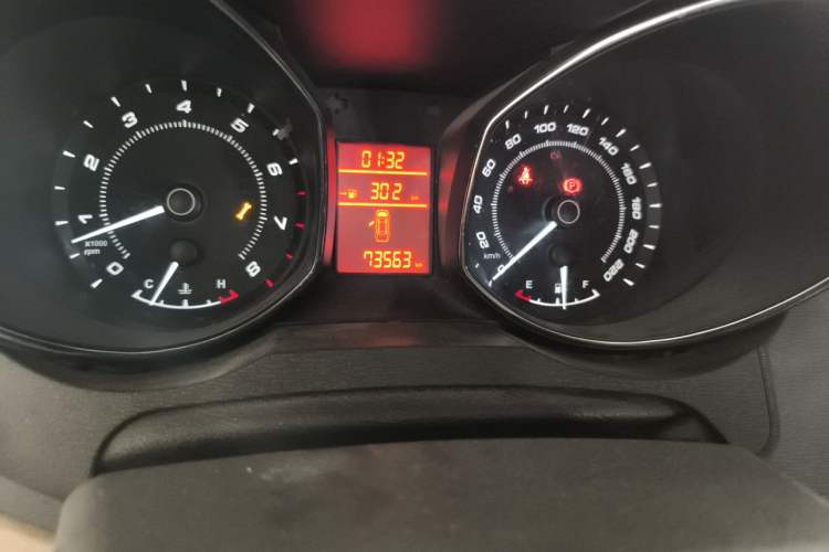 Used Chery Arrizo 7 2015 1.6L Manual Zhi Ling Edition Odometer Close Up