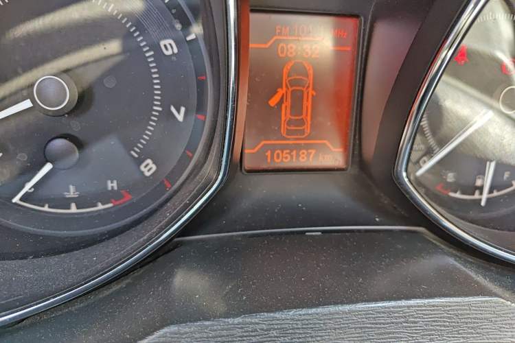 Used Chery Arrizo 7 2015 1.5T Manual ZhiXiang Edition Odometer Close Up