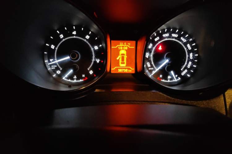 Used Chery Arrizo 7 2015 1.5T Manual ZhiXiang Edition Odometer Close Up