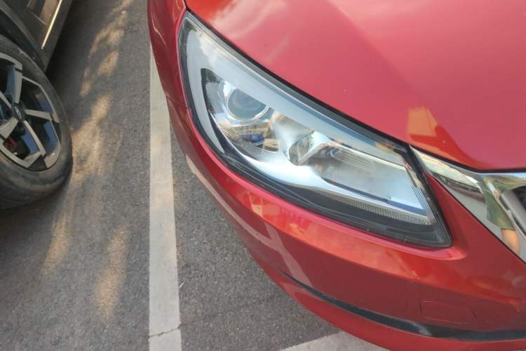 Used Chery Arrizo 7 2015 1.6L CVT ZhiShang Edition Right Front Headlight