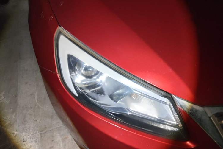 Used Chery Arrizo 7 2015 1.6L CVT ZhiShang Edition Right Front Headlight