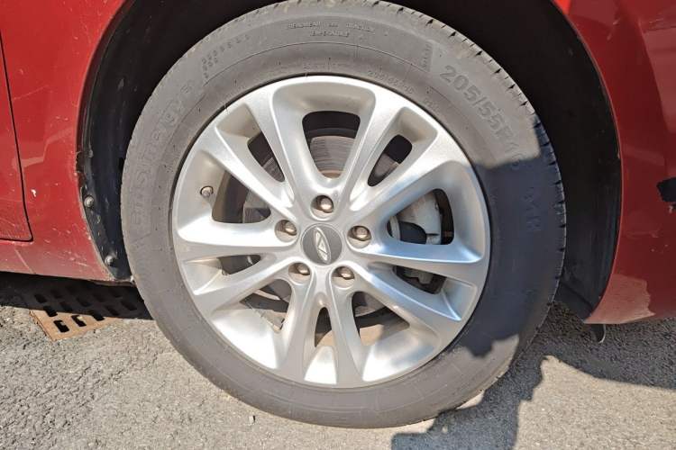 Used Chery Arrizo 7 2015 1.5T Manual ZhiXiang Edition Right Front Wheel Hub