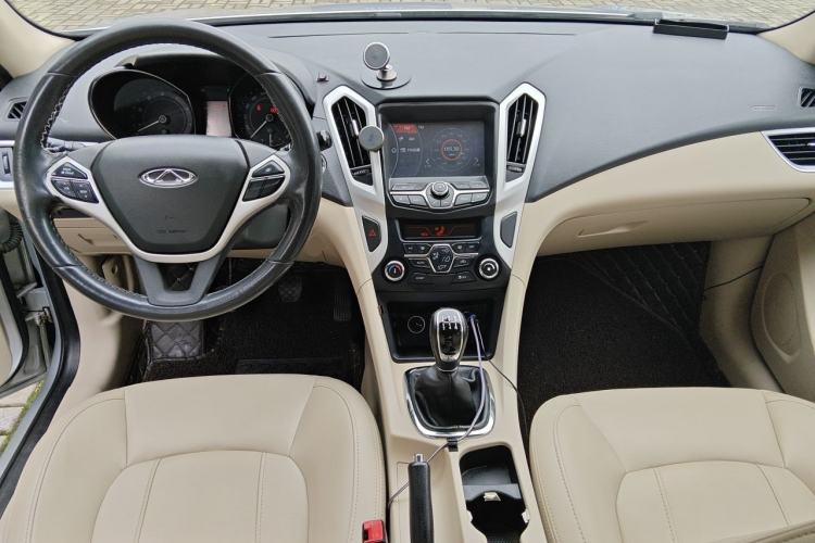Used Chery Arrizo 7 2015 1.6L Manual ZhiXiang Edition Center Console