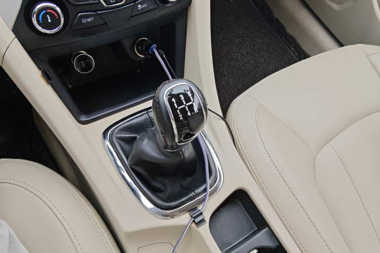 Used Chery Arrizo 7 2015 1.6L Manual ZhiXiang Edition Gear Lever