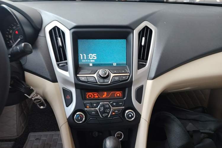 Used Chery Arrizo 7 2015 1.6L CVT Zhiling Edition Audio And AC Panel