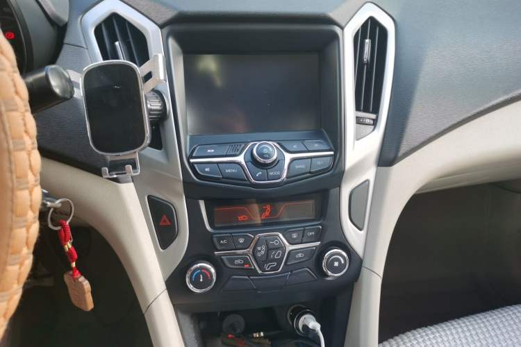 Used Chery Arrizo 7 2015 1.6L Manual ZhiShang Edition Audio And AC Panel