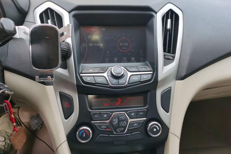 Used Chery Arrizo 7 2015 1.6L Manual ZhiShang Edition Audio And AC Panel