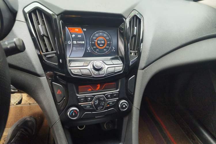 Used Chery Arrizo 7 2015 1.5T Manual ZhiShang Edition Audio And AC Panel