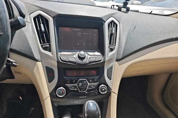 Used Chery Arrizo 7 2015 1.6L CVT ZhiShang Edition Audio And AC Panel