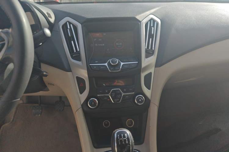 Used Chery Arrizo 7 2015 1.6L Manual ZhiShang Edition Audio And AC Panel