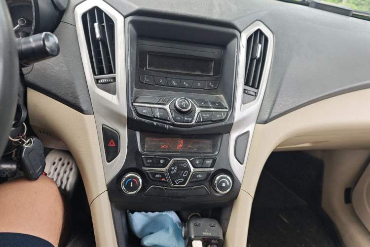 Used Chery Arrizo 7 2015 1.5T Manual ZhiShang Edition Audio And AC Panel