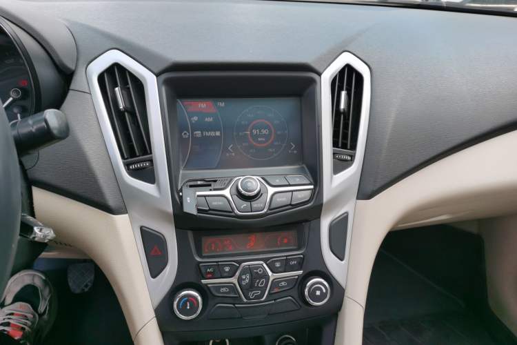 Used Chery Arrizo 7 2015 1.6L Manual ZhiShang Edition Audio And AC Panel