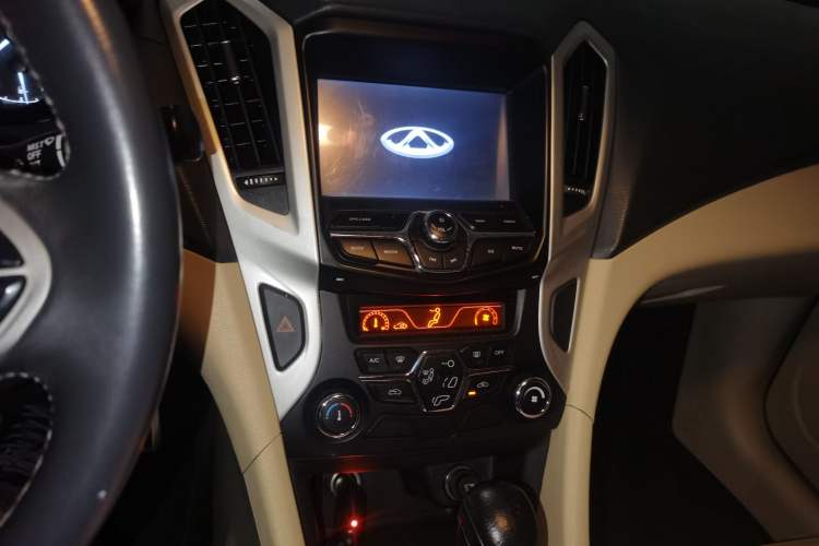 Used Chery Arrizo 7 2015 1.6L CVT ZhiShang Edition Audio And AC Panel