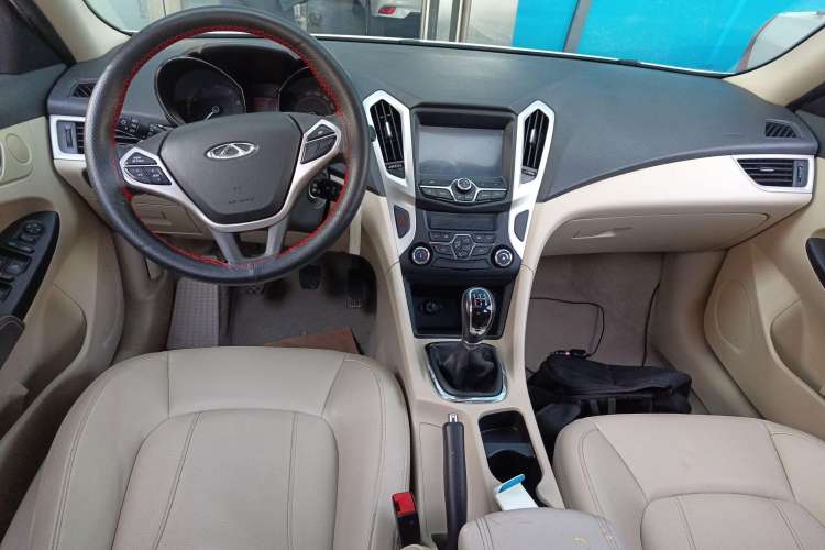 Used Chery Arrizo 7 2015 1.6L Manual ZhiShang Edition Center Console
