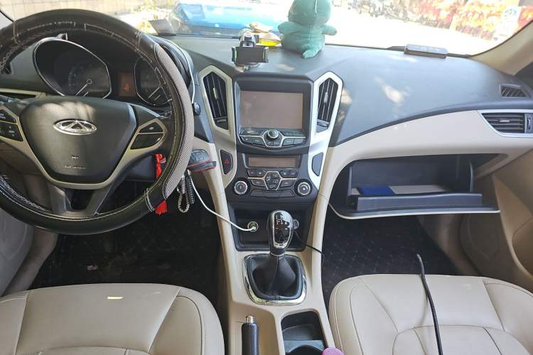 Used Chery Arrizo 7 2015 1.6L Manual ZhiShang Edition Center Console