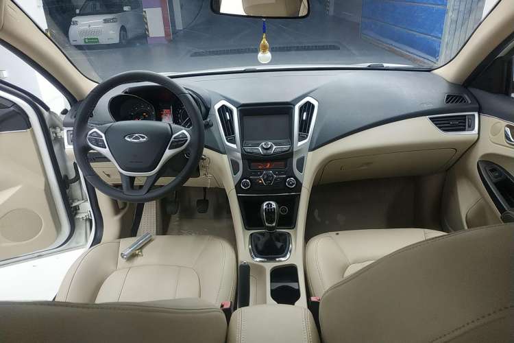 Used Chery Arrizo 7 2015 1.6L Manual ZhiShang Edition Center Console