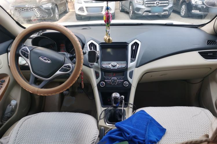 Used Chery Arrizo 7 2015 1.6L Manual ZhiShang Edition Center Console