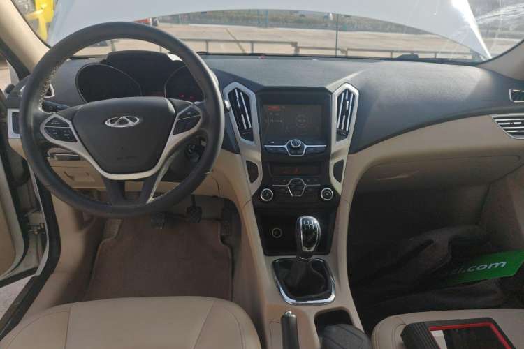 Used Chery Arrizo 7 2015 1.6L Manual ZhiShang Edition Center Console