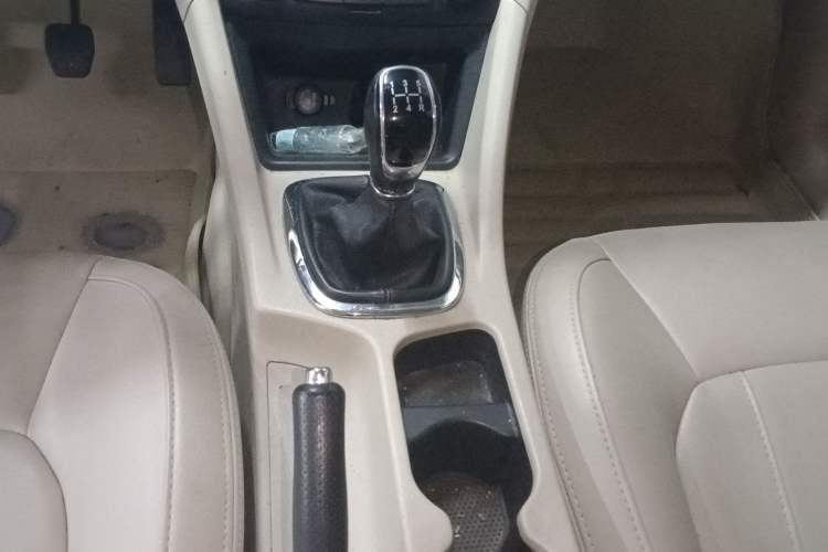 Used Chery Arrizo 7 2015 1.6L Manual ZhiShang Edition Gear Lever