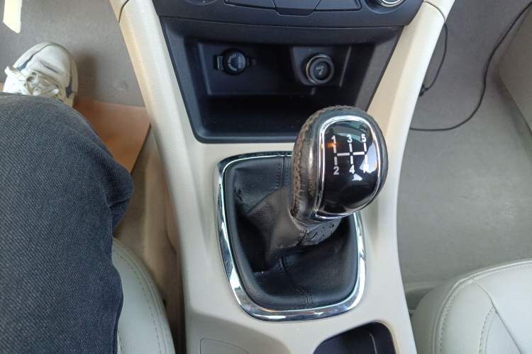 Used Chery Arrizo 7 2015 1.6L Manual ZhiShang Edition Gear Lever
