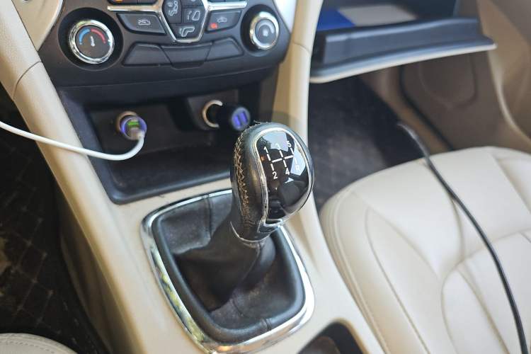 Used Chery Arrizo 7 2015 1.6L Manual ZhiShang Edition Gear Lever