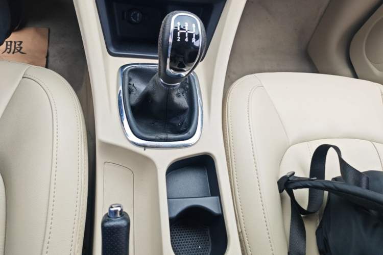 Used Chery Arrizo 7 2015 1.6L Manual ZhiShang Edition Gear Lever