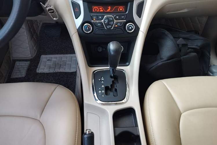 Used Chery Arrizo 7 2015 1.6L CVT Zhiling Edition Gear Lever