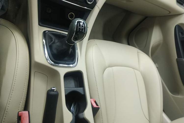 Used Chery Arrizo 7 2015 1.6L Manual ZhiShang Edition Gear Lever