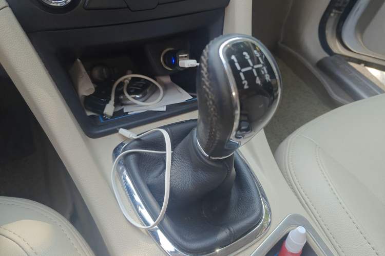 Used Chery Arrizo 7 2015 1.6L Manual ZhiShang Edition Gear Lever