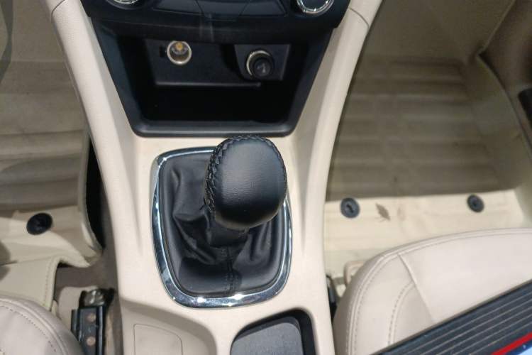 Used Chery Arrizo 7 2015 1.6L Manual ZhiShang Edition Gear Lever