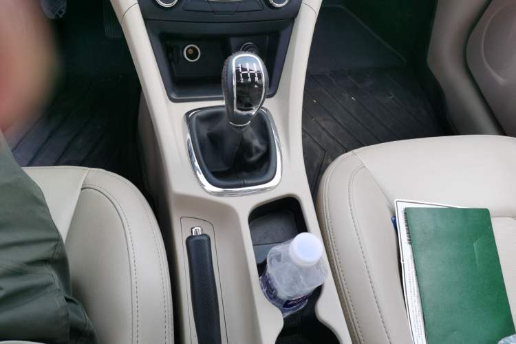 Used Chery Arrizo 7 2015 1.6L Manual ZhiShang Edition Gear Lever