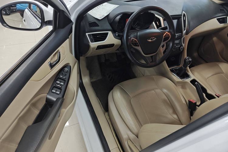 Used Chery Arrizo 7 2015 1.6L Manual ZhiShang Edition Interior 2